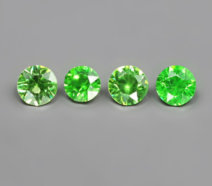 Высокая дисперсия! Набор из 4 уральских демантоидов 0,16 карата