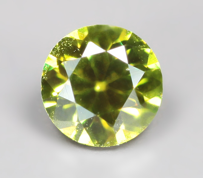 Высокая дисперсия! Уральский демантоид 0,22 карата