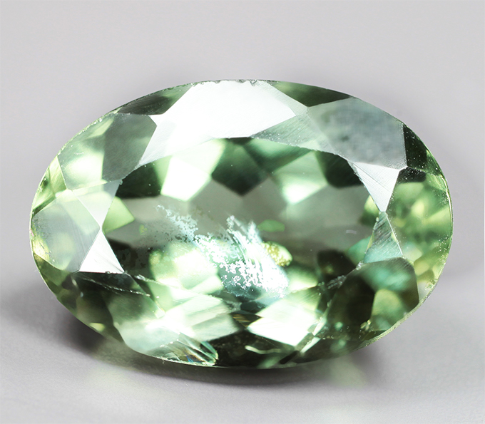 Желтовато-зеленый турмалин 4,99 карата