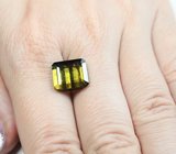 Крупный зеленовато-желтый турмалин 6,69 карата