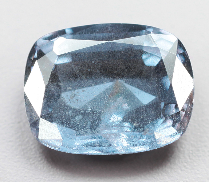 Редкость! Синий гранат со сменой цвета 0,89 карата