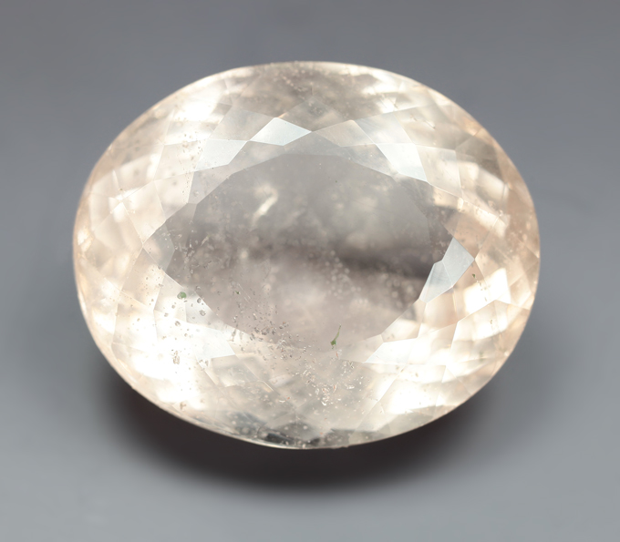 Крупный! Персиковый морганит 22,84 карата