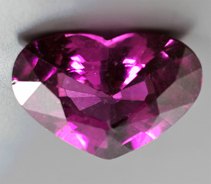 Родолит гранат высокой чистоты 3,33 карата