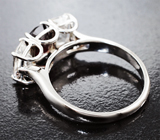 Кольцо с рубиновой шпинелью 1,79 карата и бесцветными цирконами