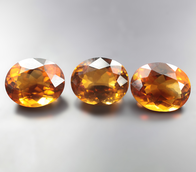 Крупный набор из 3 чистейших цитринов мадейра 12,13 карата