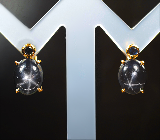 Золотые серьги с крупными звездчатыми 9,92 карата и васильковыми сапфирами