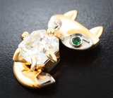 Кулон с бесцветным муассанитом топовой огранки 5,01 карата и цаворитами