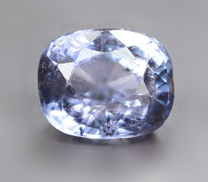 Синевато-фиолетовый сапфир 0,7 карата