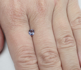 Синевато-фиолетовый сапфир 0,7 карата 