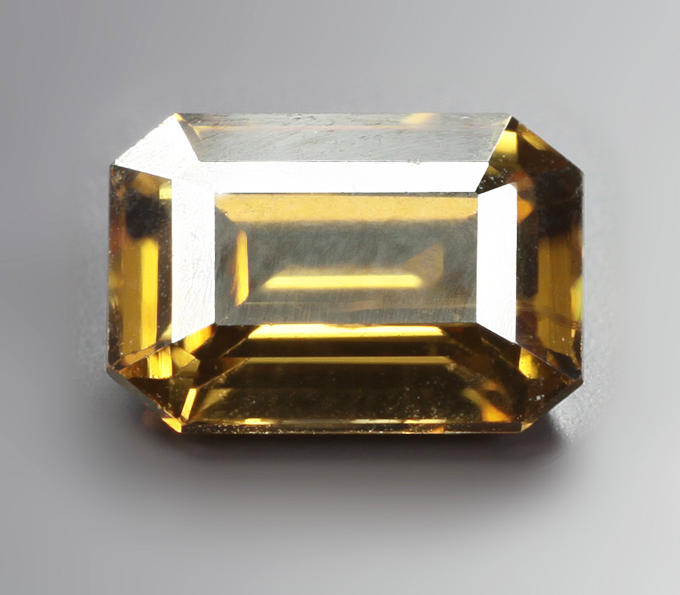 Желтый циркон высокой чистоты 2,64 карата