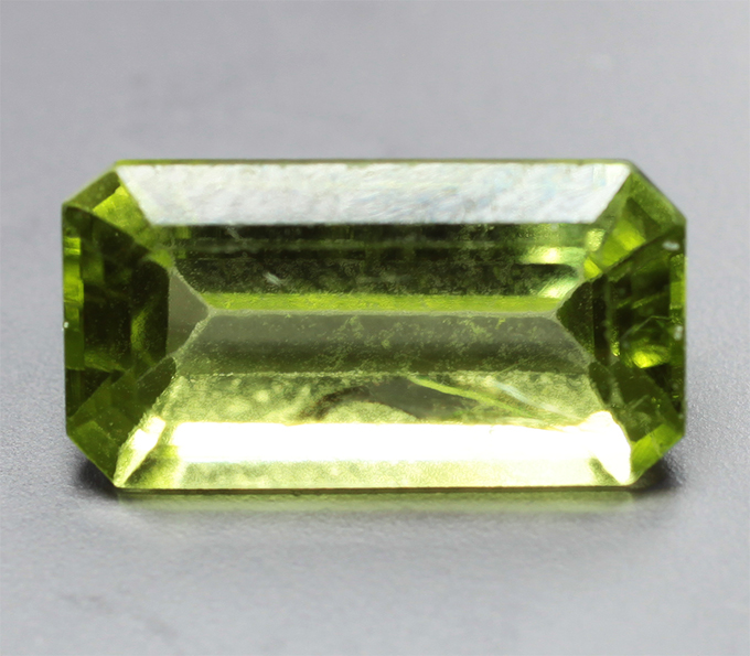 Перидот 2,45 карата