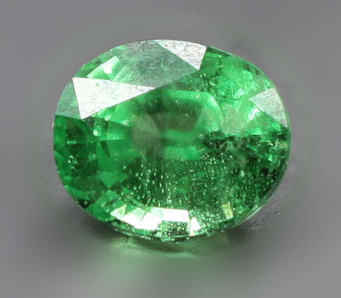 "Неоновый" цаворит гранат 0,88 карата