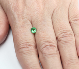 "Неоновый" цаворит гранат 0,88 карата 