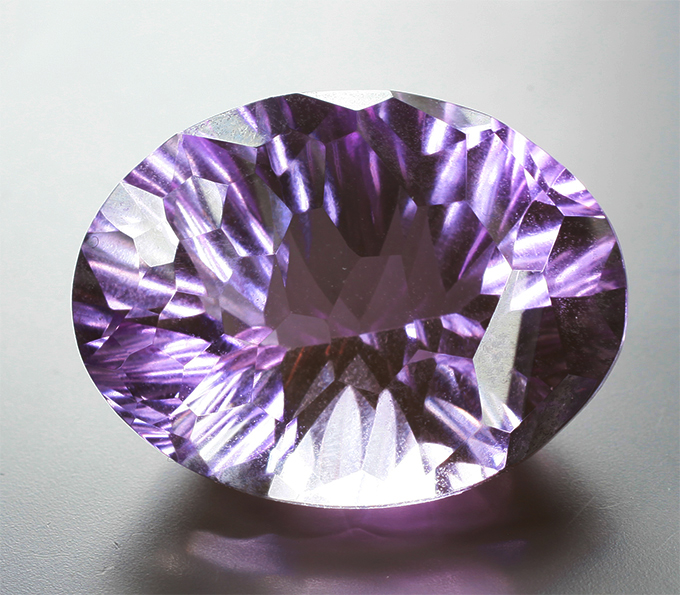 Чистейший аметист лазерной огранки 28,38 карата