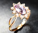 Золотое кольцо с зултанитом 1,38 карата и лейкосапфирами