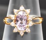 Золотое кольцо с зултанитом 1,38 карата и лейкосапфирами