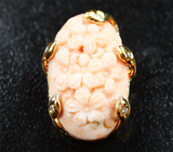 Золотой кулон с крупным резным solid кораллом 10,74 карата и бриллиантами