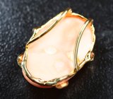 Золотой кулон с крупным резным solid кораллом 10,74 карата и бриллиантами Золото