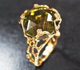 Коктейльное золотое кольцо с эксклюзивным золотисто-изумрудным апатитом 27,96 карата и россыпью бриллиантов