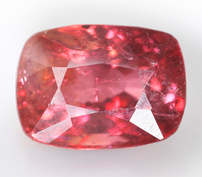 Ярко-красная шпинель 1,39 карата