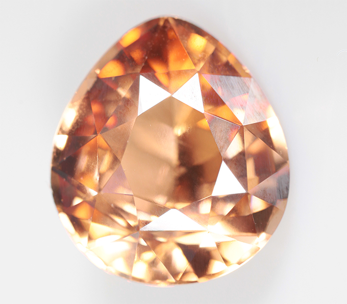 Чистейший крупный оранжевый циркон 5,09 карата