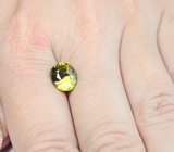 Высокая дисперсия! Зеленовато-желтый сфен высокой чистоты 3,04 карата