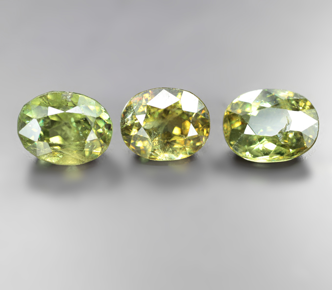 Высокая дисперсия! Крупный набор из 3 демантоидов 3,67 карата