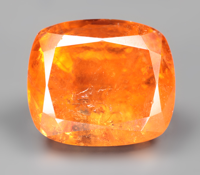 Редкий крупный клиногумит 5,25 карата