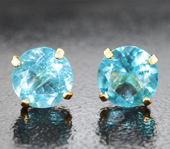 Золотые пусеты с «неоновыми» апатитами 1,79 карата