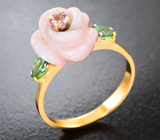 Золотое кольцо с натуральным резным кораллом 4,7 карата, цаворитами и нежно-сиреневым турмалином