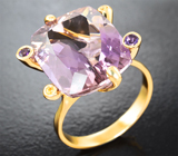 Золотое кольцо с крупным аметрином 11,02 карата, аметистами и желтыми сапфирами Золото