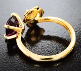 Золотое кольцо с чистейшим родолитом 2,31 карата и «неоновым» цаворитом