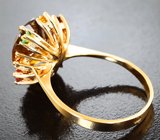 Золотое кольцо с роскошным золотисто-желтым сфеном 4,98 карата, цаворитами, желтыми и оранжевыми сапфирами Золото