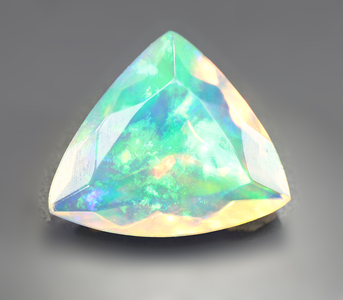 Ограненный эфиопский опал 0,75 карата