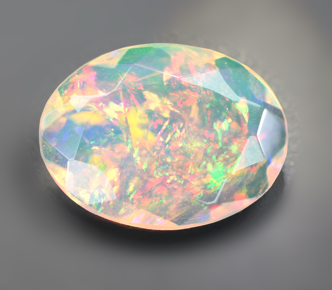 Ограненный эфиопский опал 0,56 карата