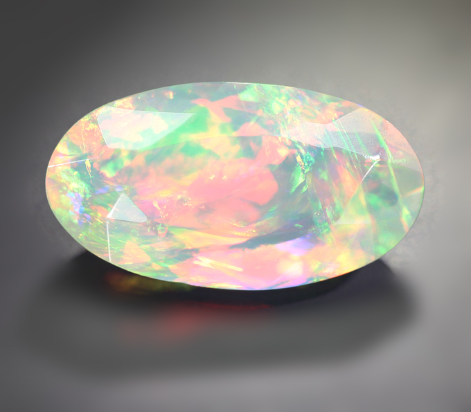 Ограненный эфиопский опал 0,9 карата