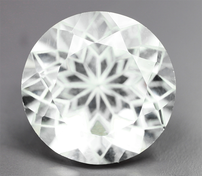 Чистейший гошенит специальной огранки 4,68 карата