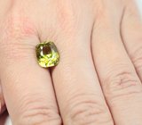 Крупный зеленовато-желтый сфен 5,26 карата