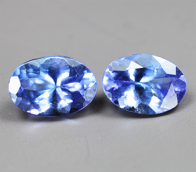 Пара ярких насыщенных танзанитов 1,57 карата