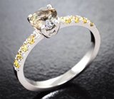 Кольцо с полихромным цоизитом 0,65 карата и желтыми сапфирами