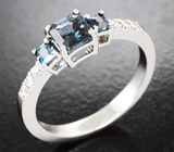 Золотое кольцо c редкими насыщенно-синими шпинелями 0,98 карата и бриллиантами Золото