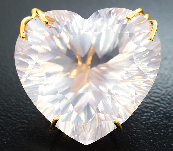 Массивный золотой кулон с чистейшим крупным розовым кварцем лазерной огранки 37,16 карата