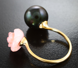 Золотое кольцо с черной морской жемчужиной 10,84 карата и резным solid кораллом 3,8 карата