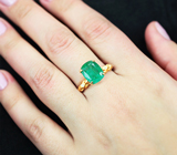 Золотое кольцо с ярким насыщенным уральским изумрудом 2,95 карата, сапфирами и бриллиантами Золото