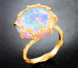Золотое кольцо с уникальным крупным полупрозрачным опалом 7,98 карата и бриллиантами Золото