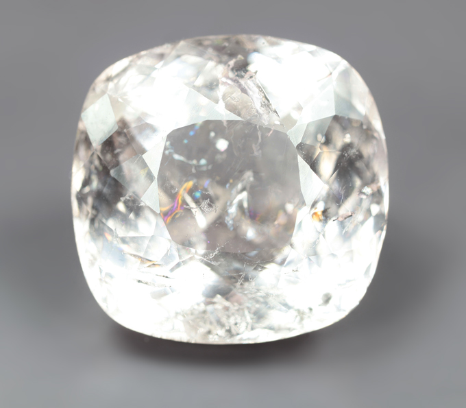 Крупный пастельно-оранжевый морганит 24,74 карата