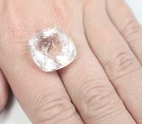 Крупный пастельно-оранжевый морганит 24,74 карата