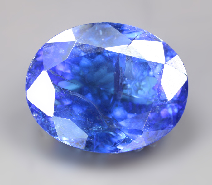 Крупный яркий танзанит 12,14 карата