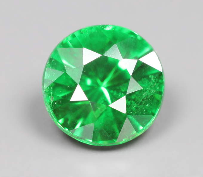 «Неоновый» цаворит 0,73 карата