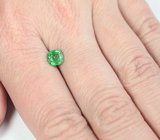 «Неоновый» цаворит 1,28 карата